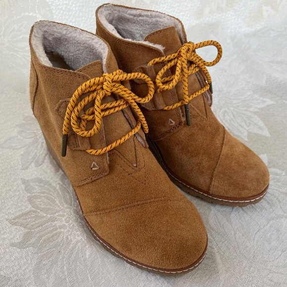 TOMS Shearling Lined Desert Suede Leather Wedge Booties Lace Up Boots 6.5 / 6 - Picture 6 of 16